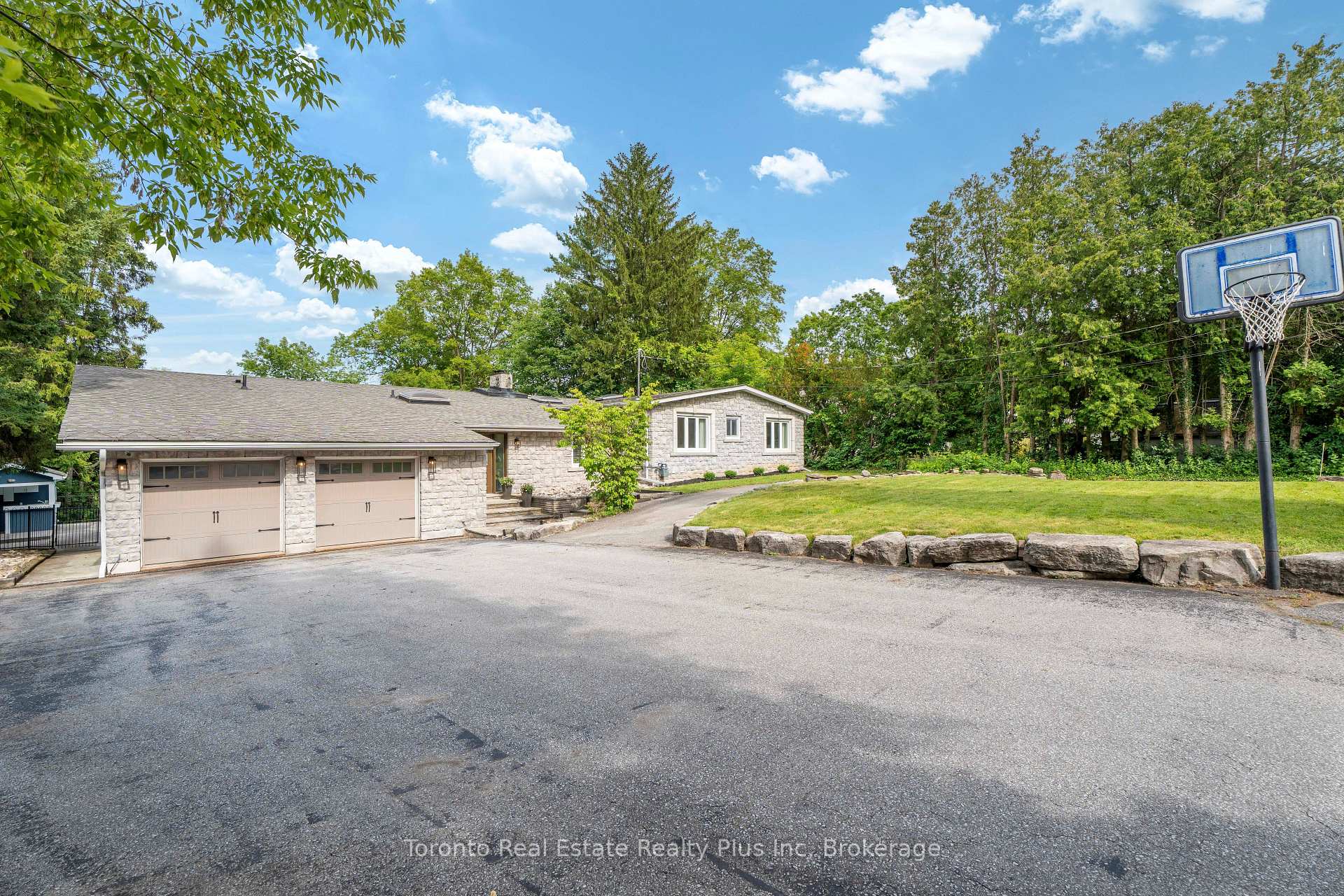 Photo 1 of 39 Dove Lane, Markham, Thornhill — HOMEH