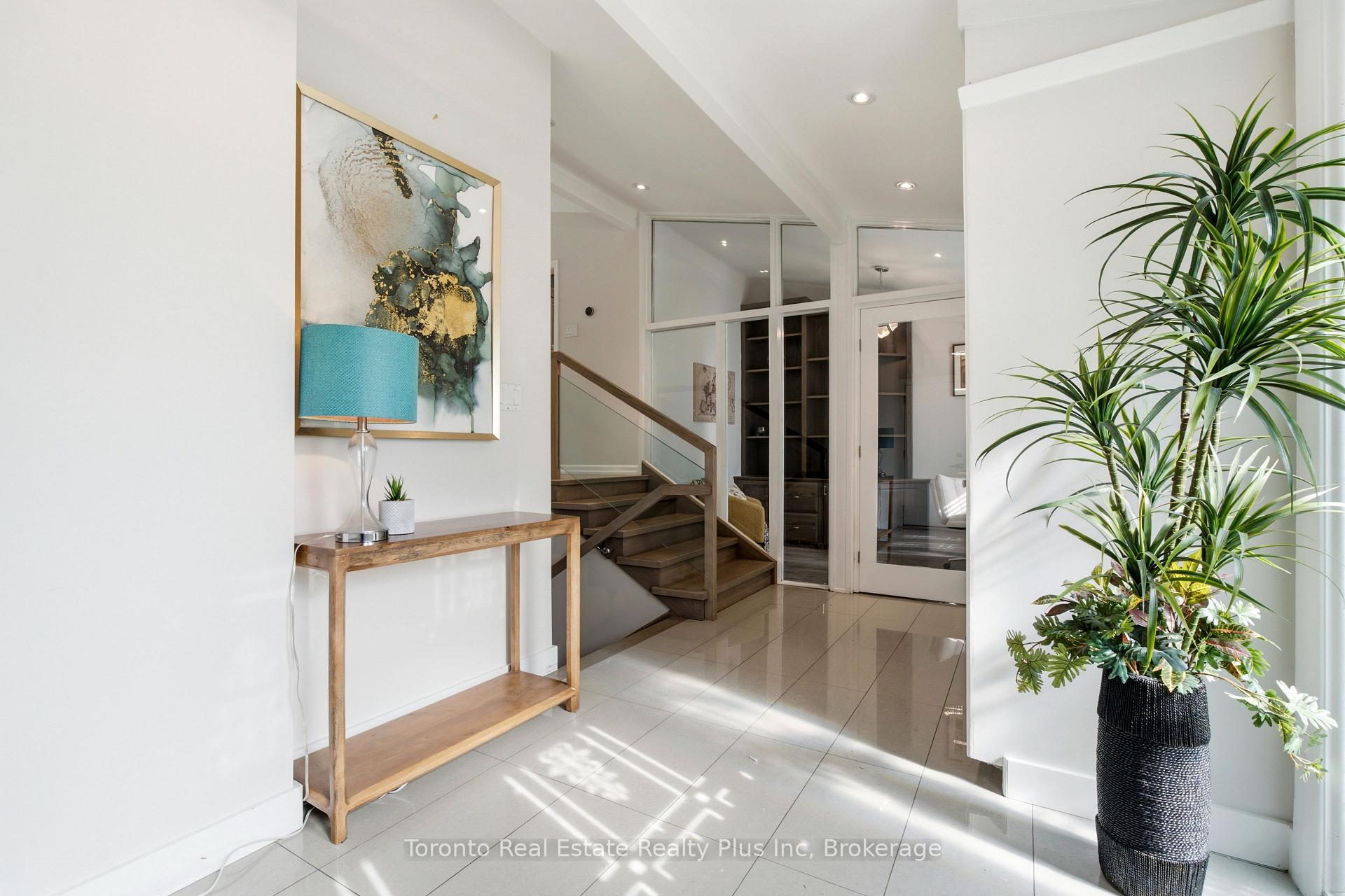 Photo 7 of 39 Dove Lane, Markham, Thornhill — HOMEH