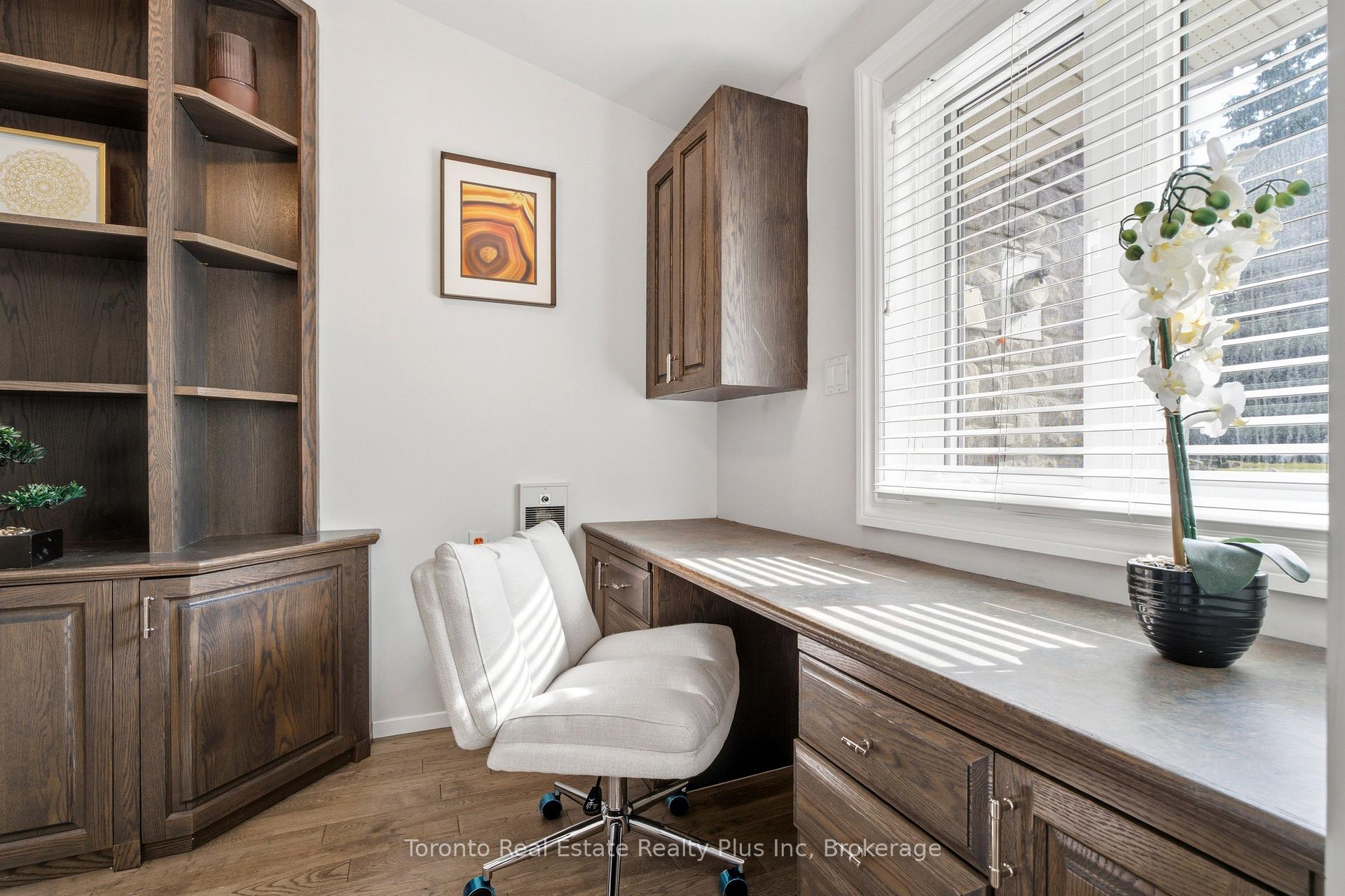 Photo 8 of 39 Dove Lane, Markham, Thornhill — HOMEH