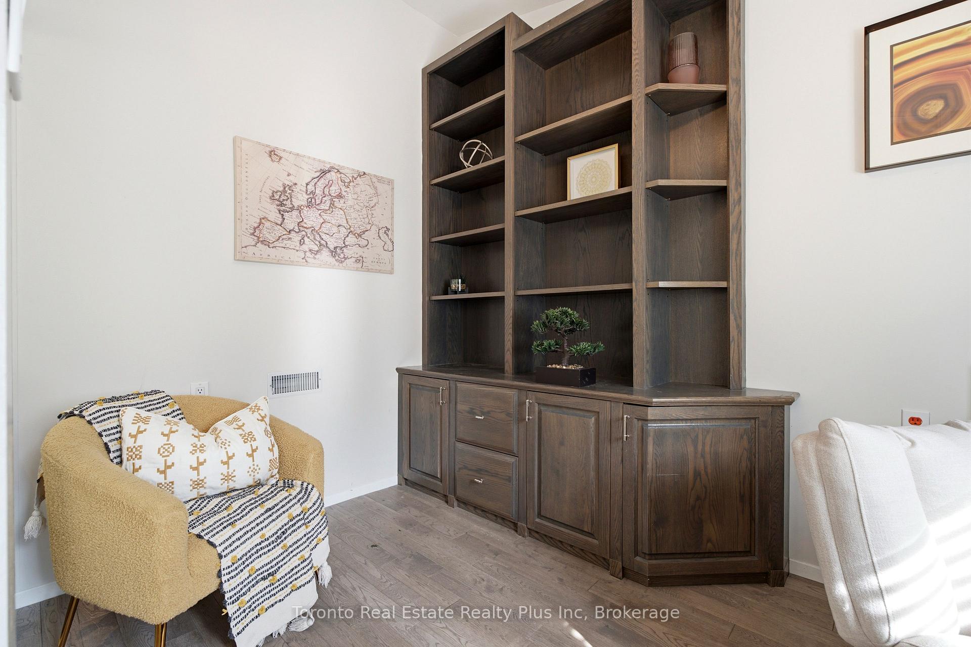 Photo 9 of 39 Dove Lane, Markham, Thornhill — HOMEH