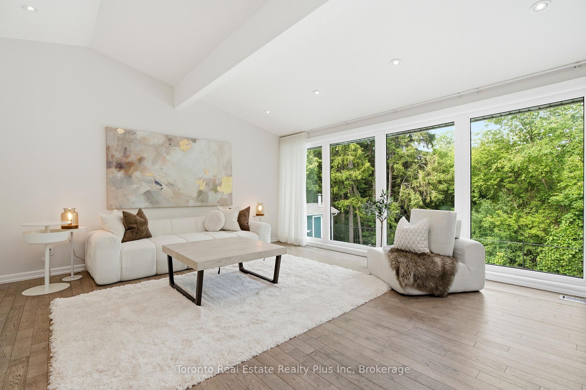 Photo 10 of 39 Dove Lane, Markham, Thornhill — HOMEH