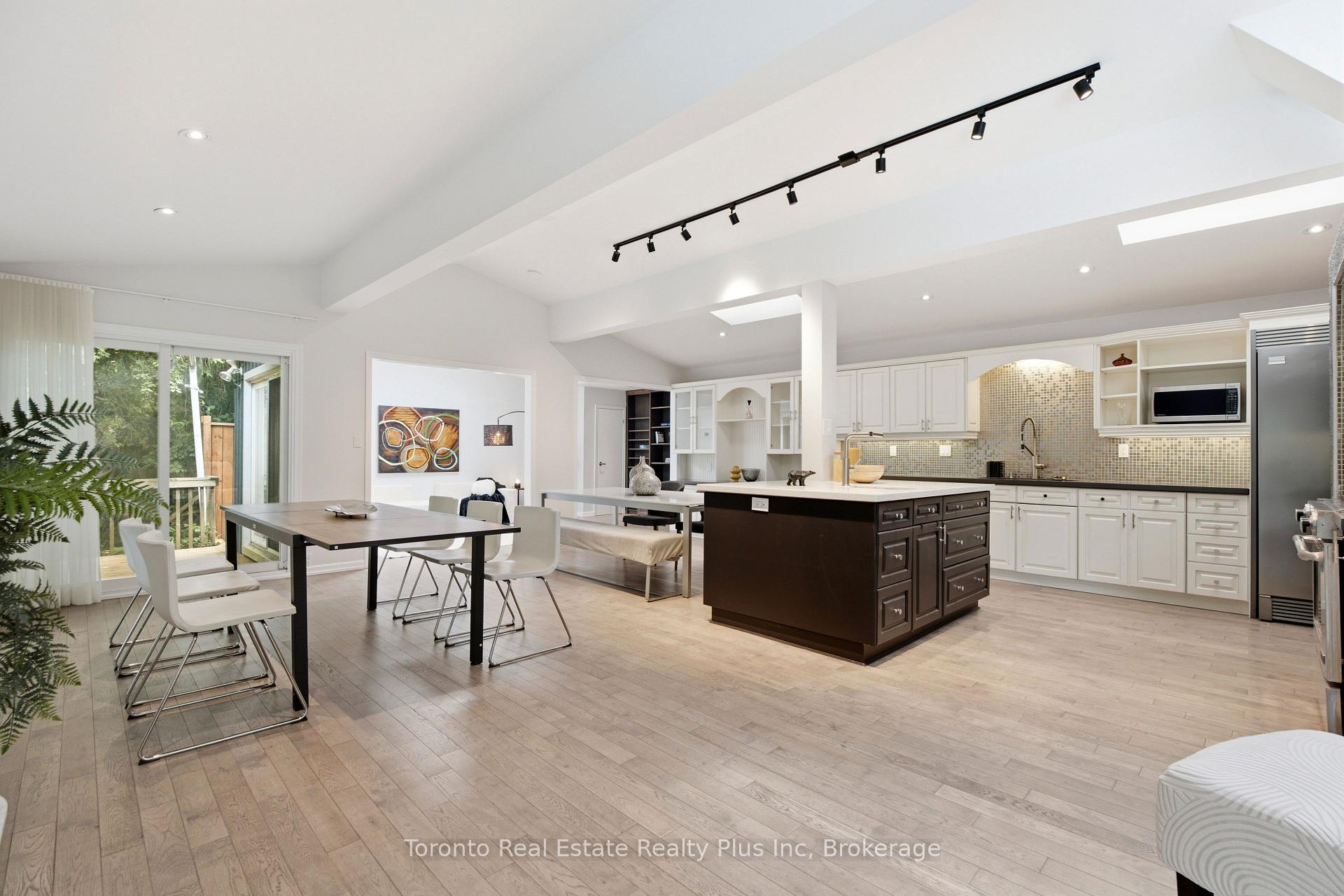 Photo 13 of 39 Dove Lane, Markham, Thornhill — HOMEH