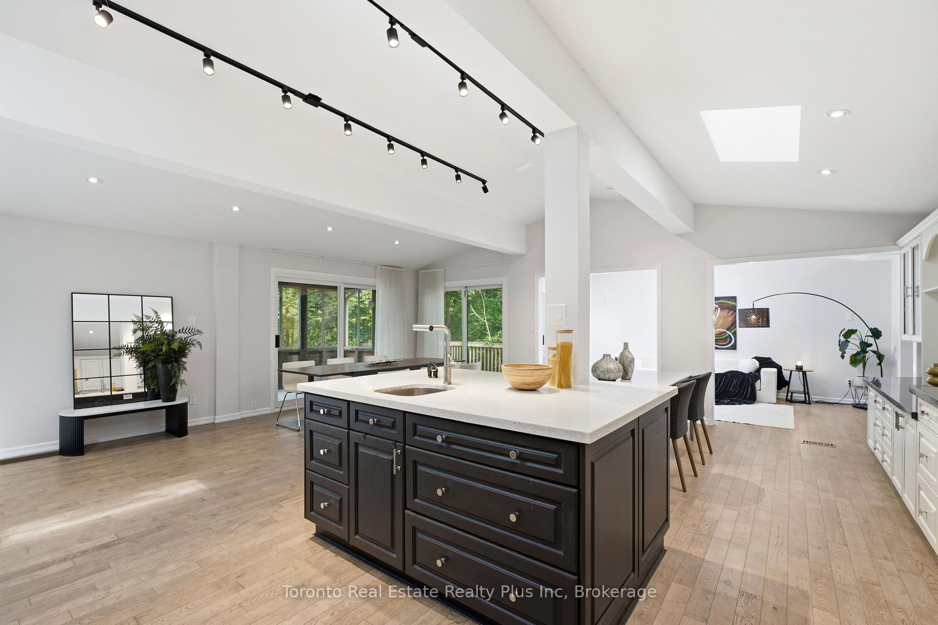 Photo 14 of 39 Dove Lane, Markham, Thornhill — HOMEH