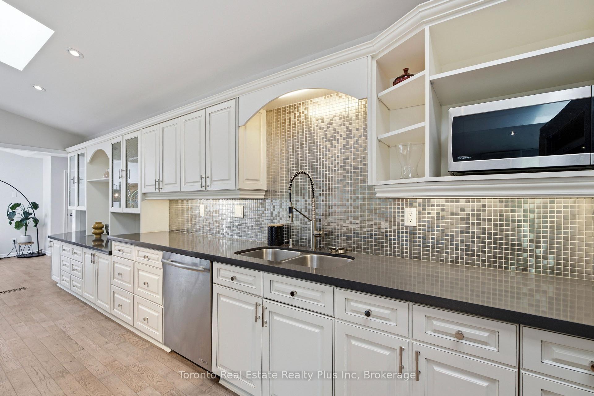 Photo 15 of 39 Dove Lane, Markham, Thornhill — HOMEH