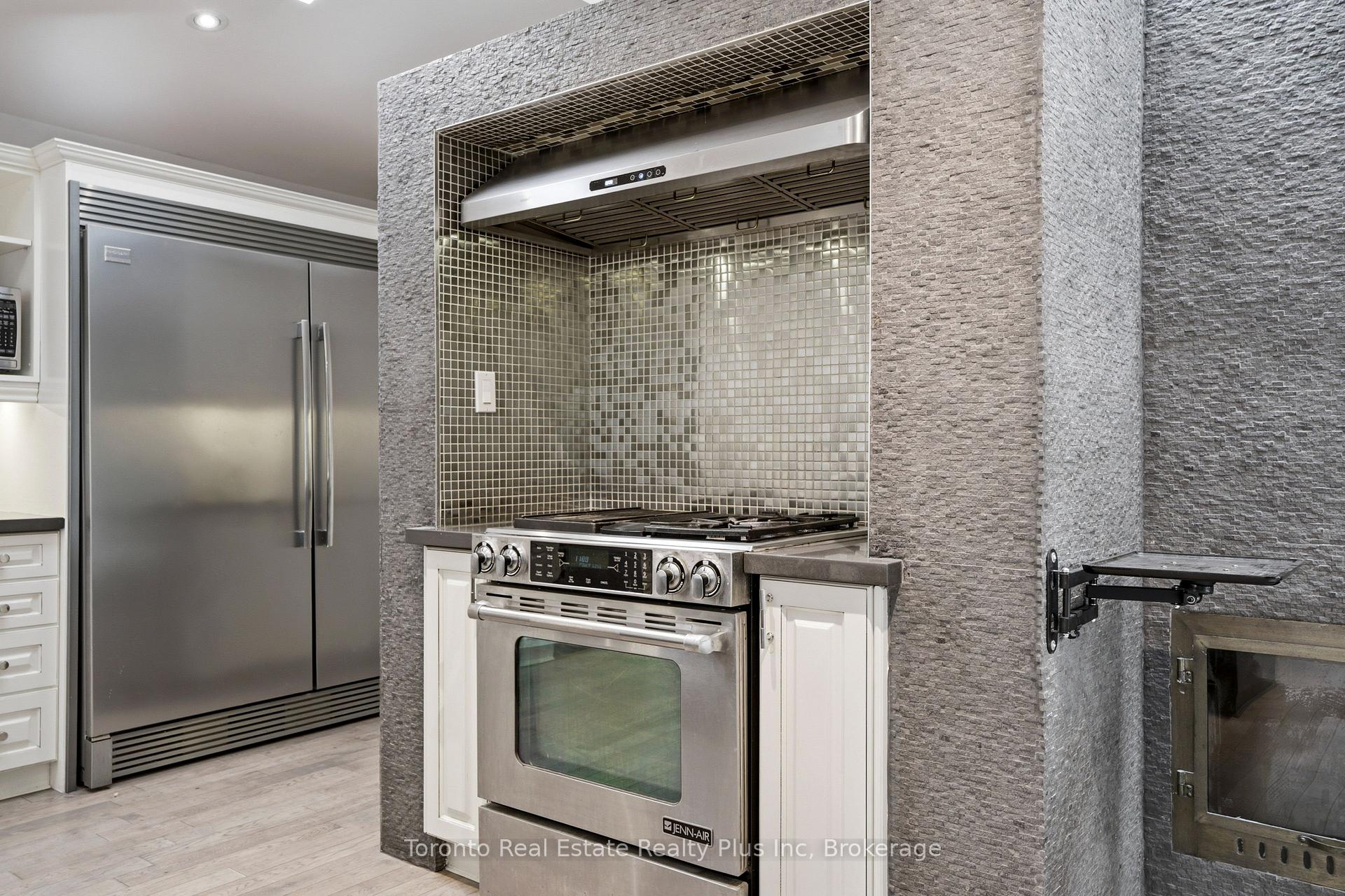 Photo 16 of 39 Dove Lane, Markham, Thornhill — HOMEH