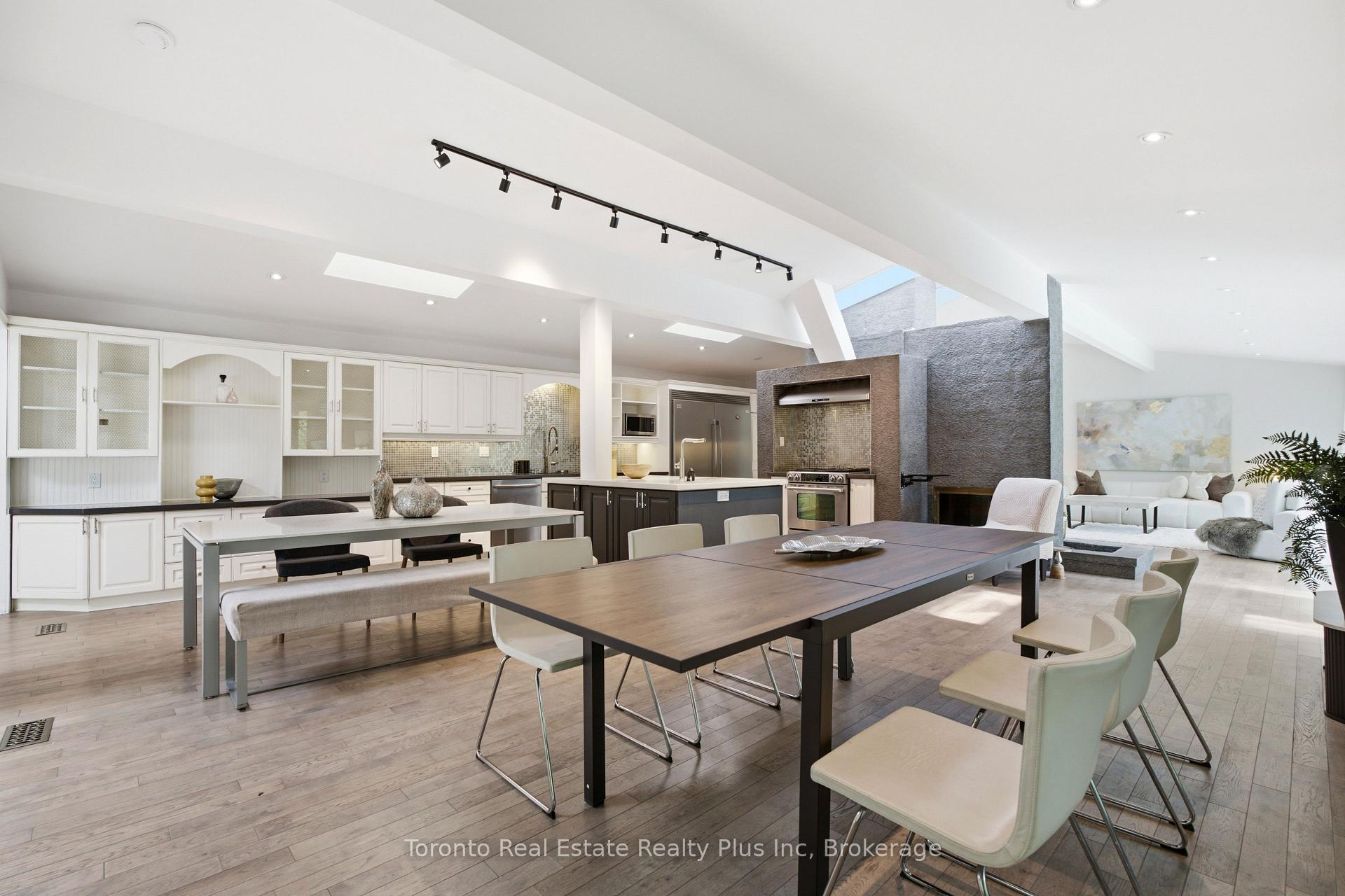 Photo 18 of 39 Dove Lane, Markham, Thornhill — HOMEH