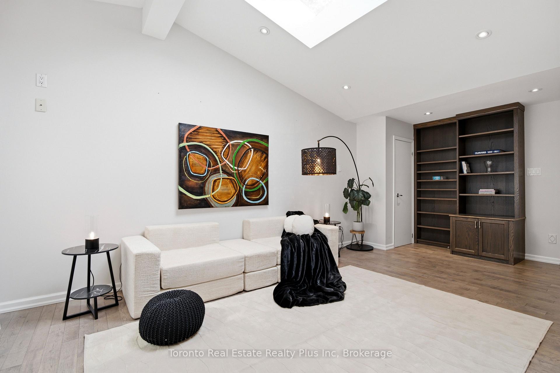 Photo 22 of 39 Dove Lane, Markham, Thornhill — HOMEH