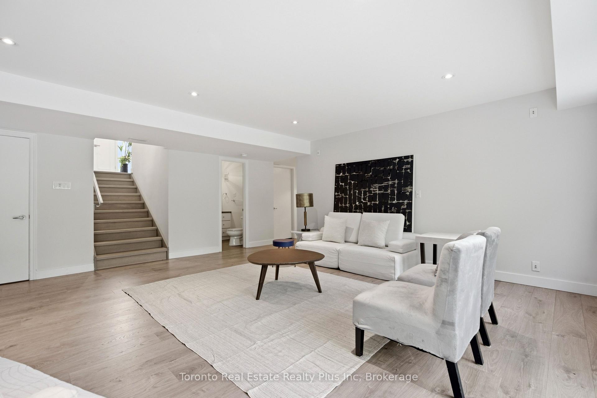 Photo 32 of 39 Dove Lane, Markham, Thornhill — HOMEH