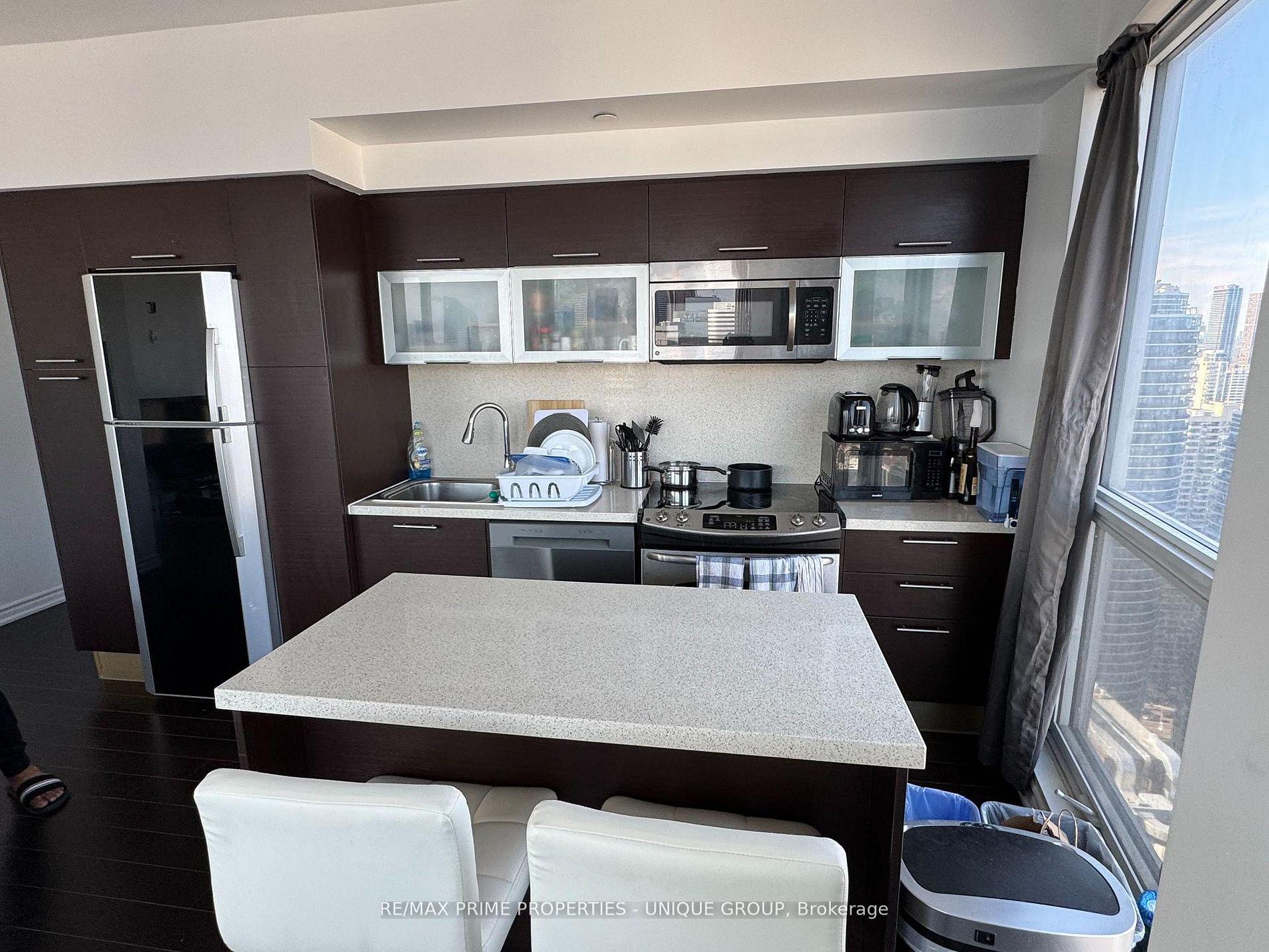 Photo 5 of Unit 3807, 386 Yonge Street, Toronto, Bay Street Corridor — HOMEH