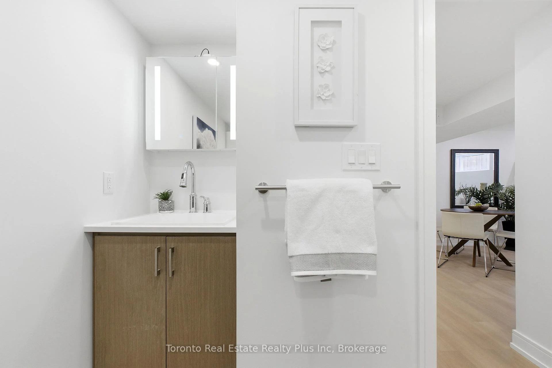 Photo 11 of 3 Blithfield Avenue, North York, Bayview Village — HOMEH