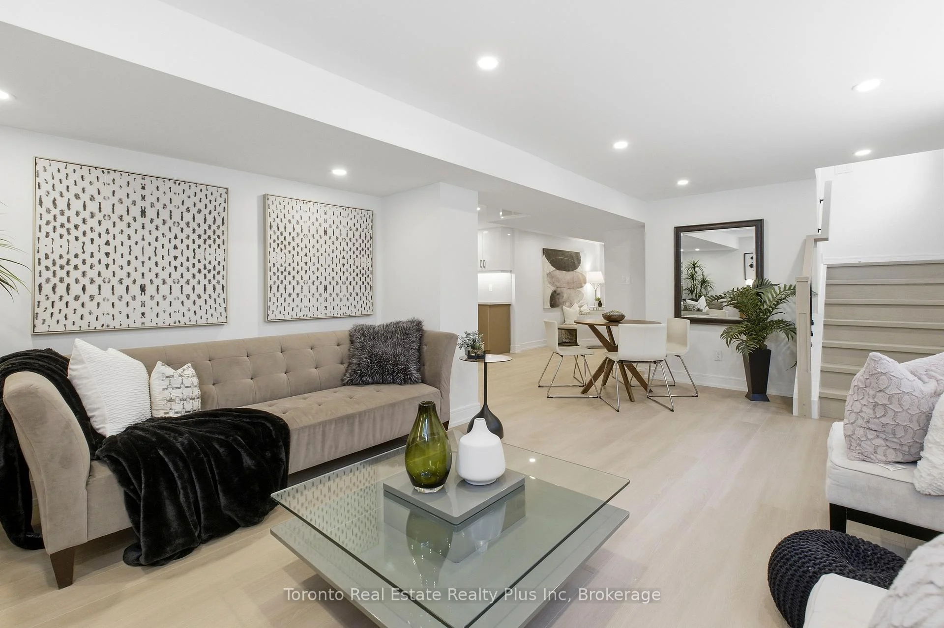 Photo 15 of 3 Blithfield Avenue, North York, Bayview Village — HOMEH