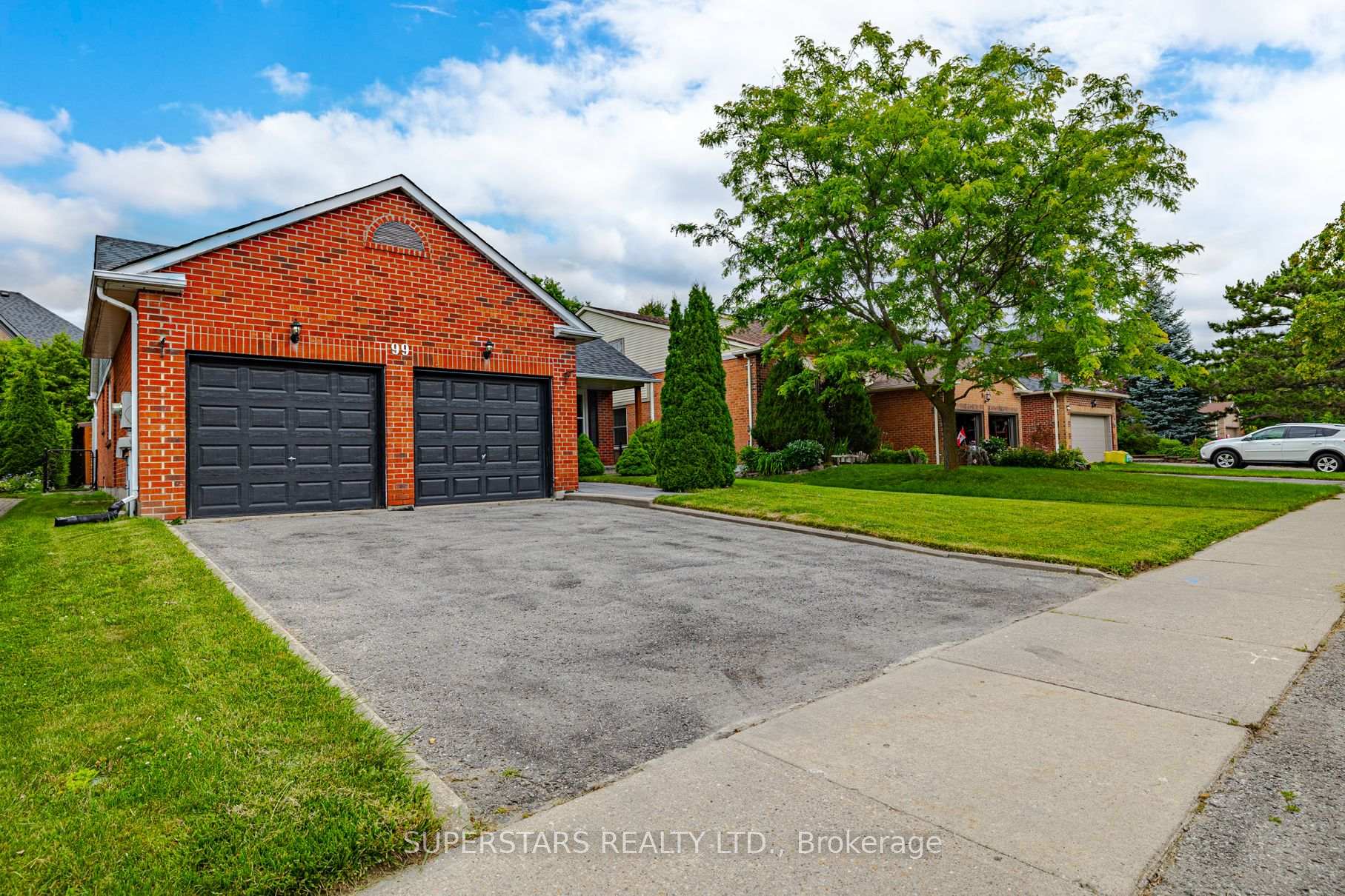Photo 2 of 99 Peevers Crescent, Newmarket, Glenway Estates — HOMEH