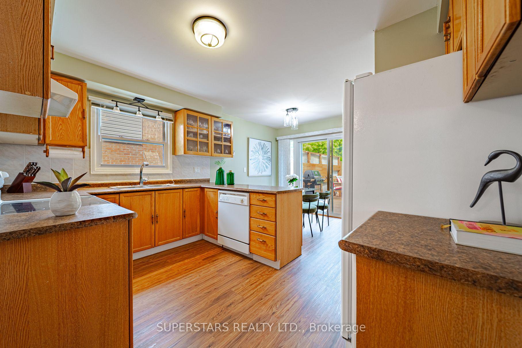 Photo 9 of 99 Peevers Crescent, Newmarket, Glenway Estates — HOMEH