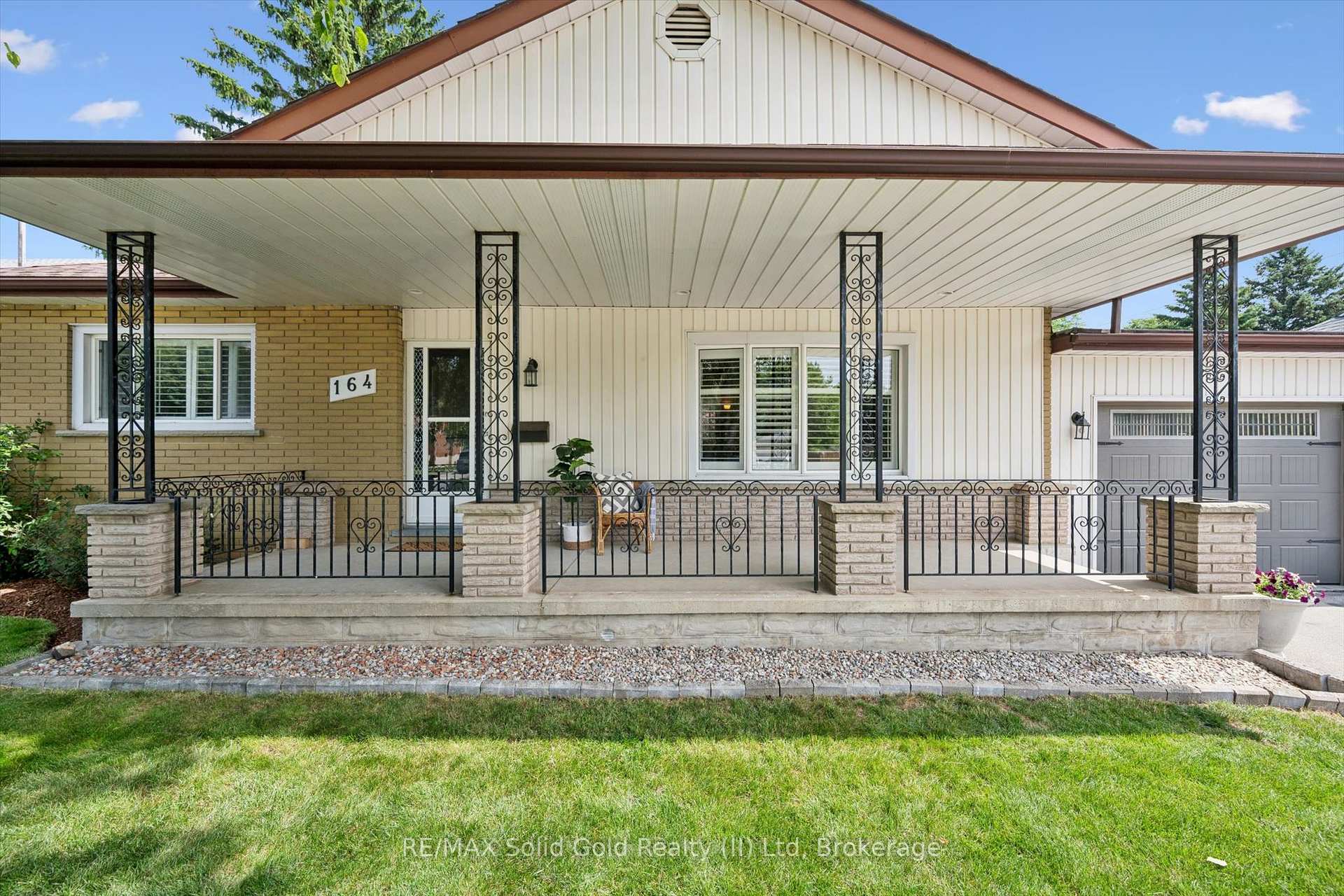 Photo 4 of 164 Bridge Street W, Waterloo, Lexington/Lincoln Village — HOMEH