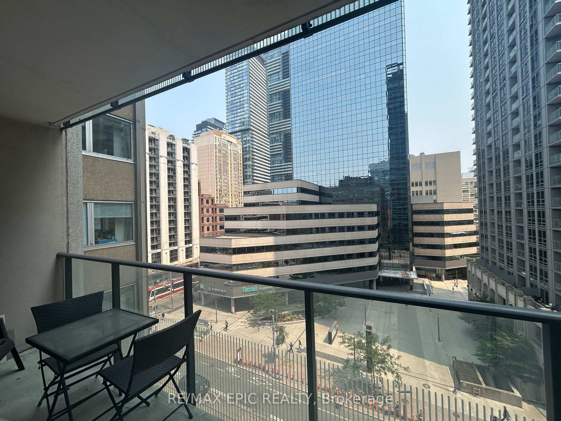Photo 17 of Unit 702, 770 Bay Street, Toronto, Bay Street Corridor — HOMEH