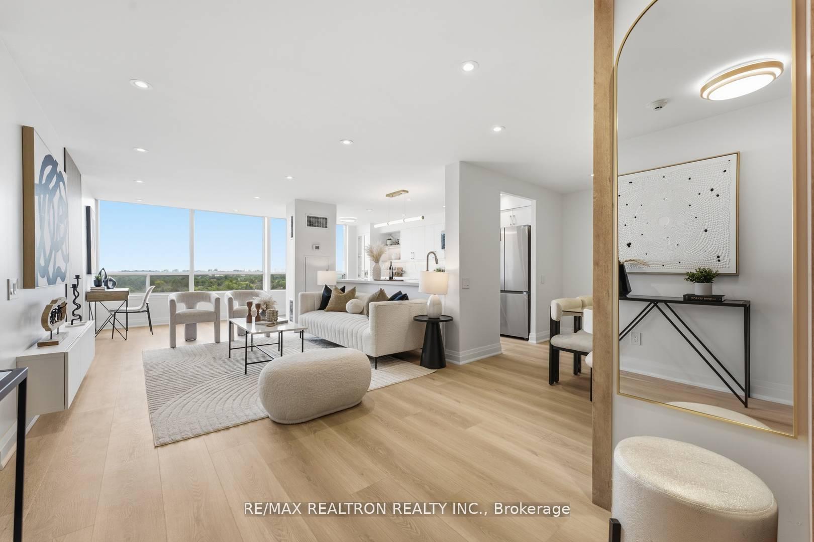 Photo 2 of Unit 805, 110 Promenade Circle, Vaughan, Brownridge — HOMEH