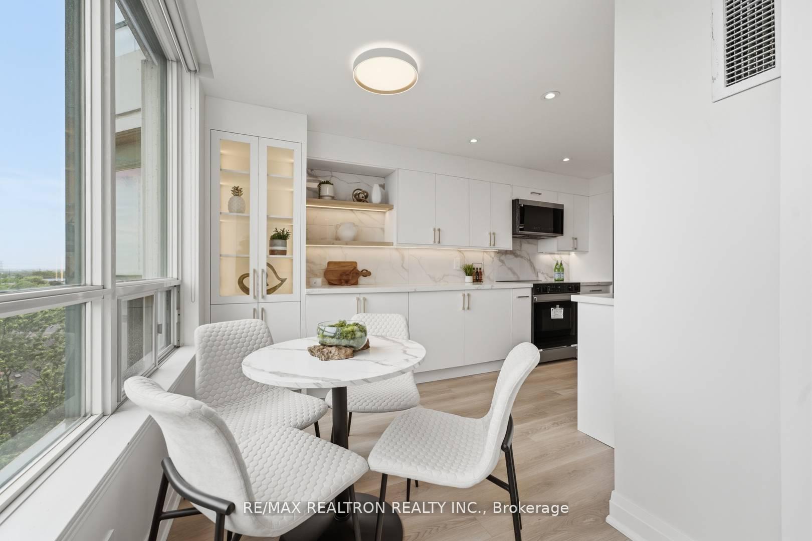 Photo 4 of Unit 805, 110 Promenade Circle, Vaughan, Brownridge — HOMEH