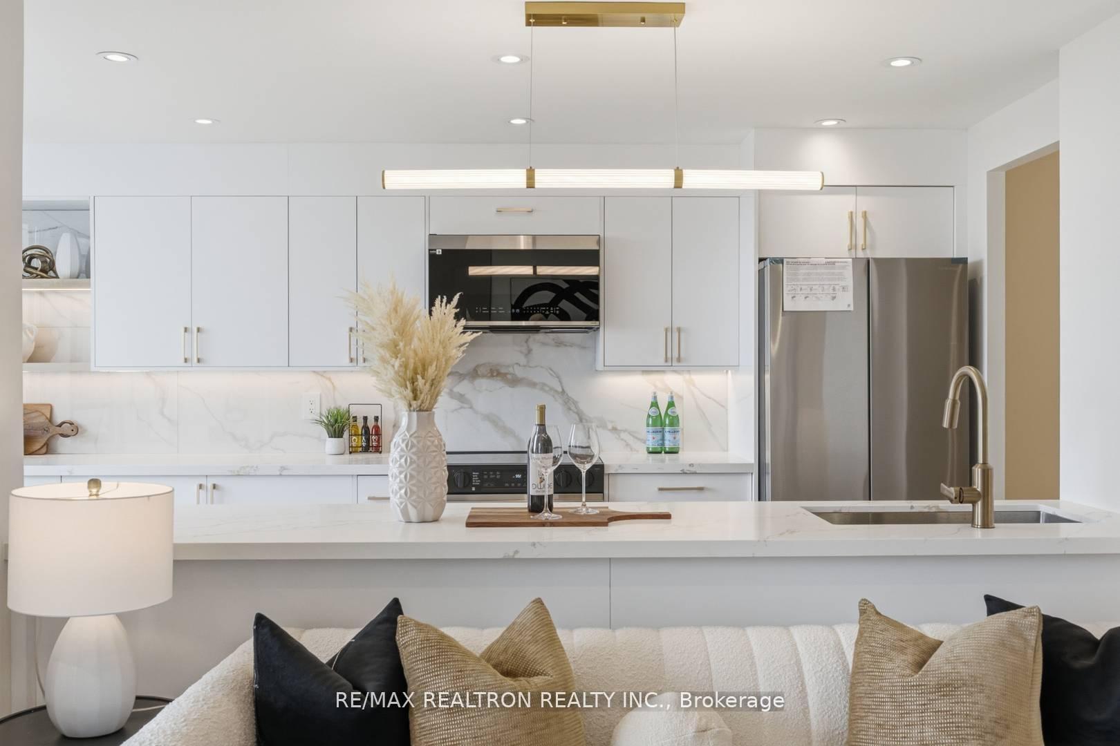 Photo 5 of Unit 805, 110 Promenade Circle, Vaughan, Brownridge — HOMEH
