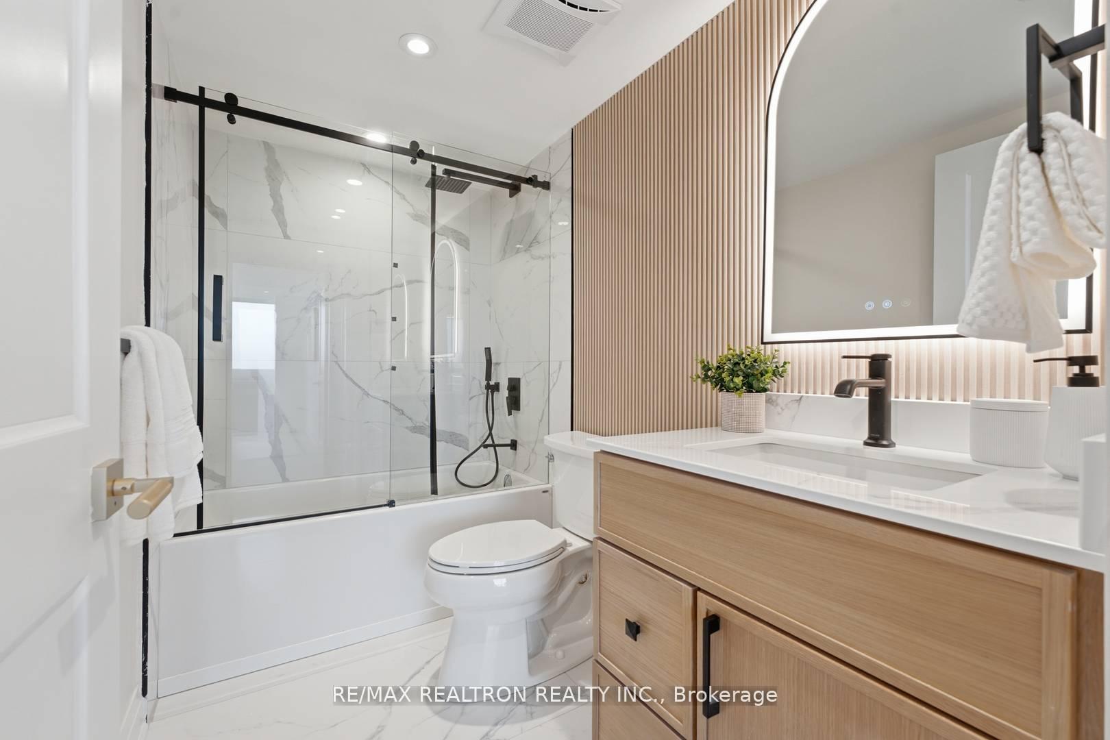 Photo 23 of Unit 805, 110 Promenade Circle, Vaughan, Brownridge — HOMEH
