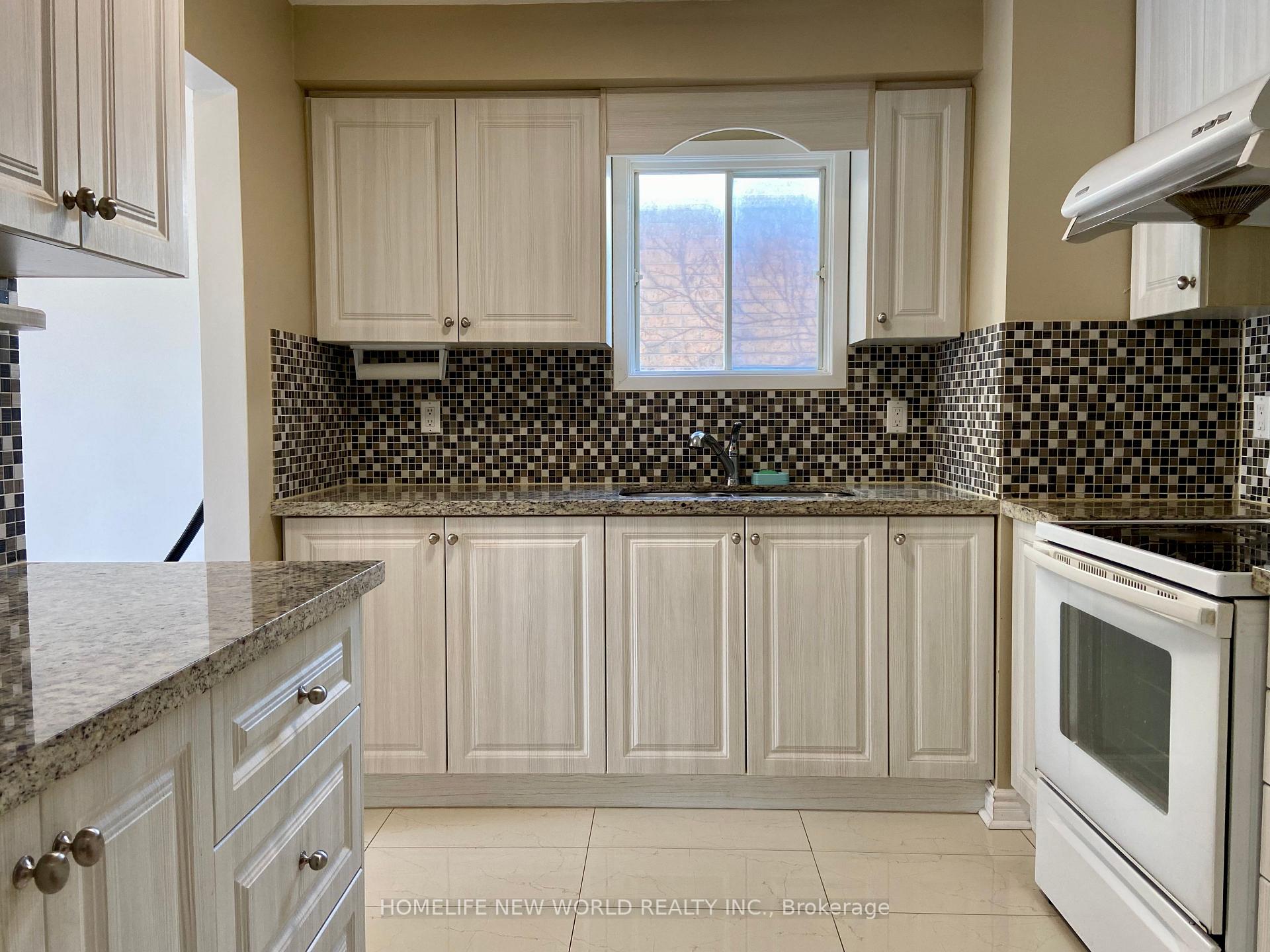Photo 3 of 14 Eugenia Court, Markham, Markville — HOMEH