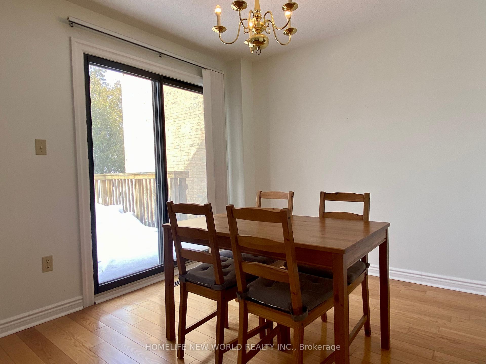 Photo 5 of 14 Eugenia Court, Markham, Markville — HOMEH