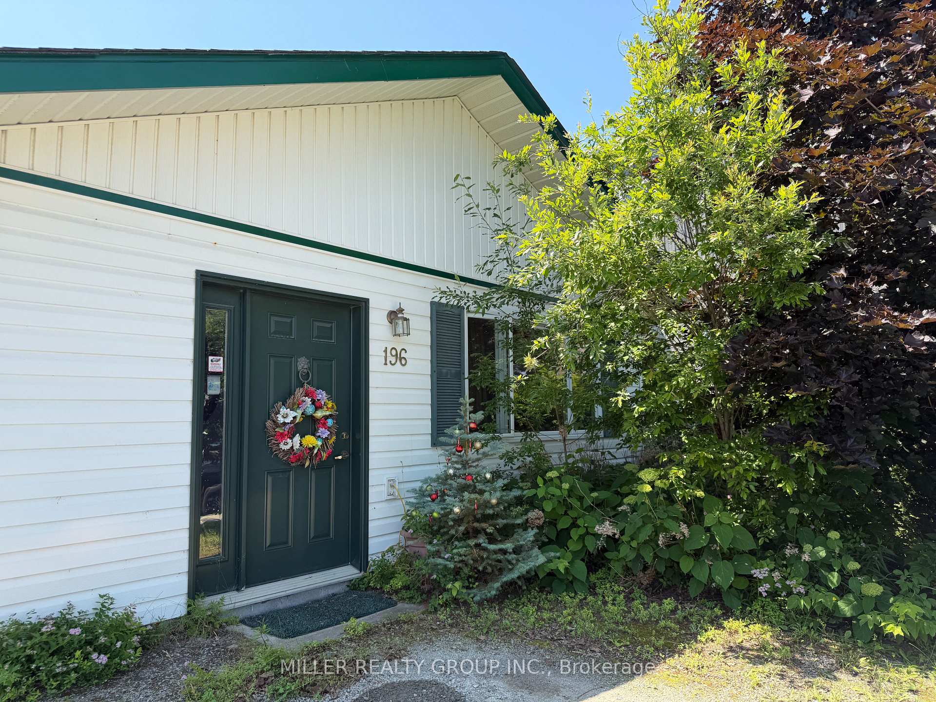 Front of 196 Whitewood Avenue S