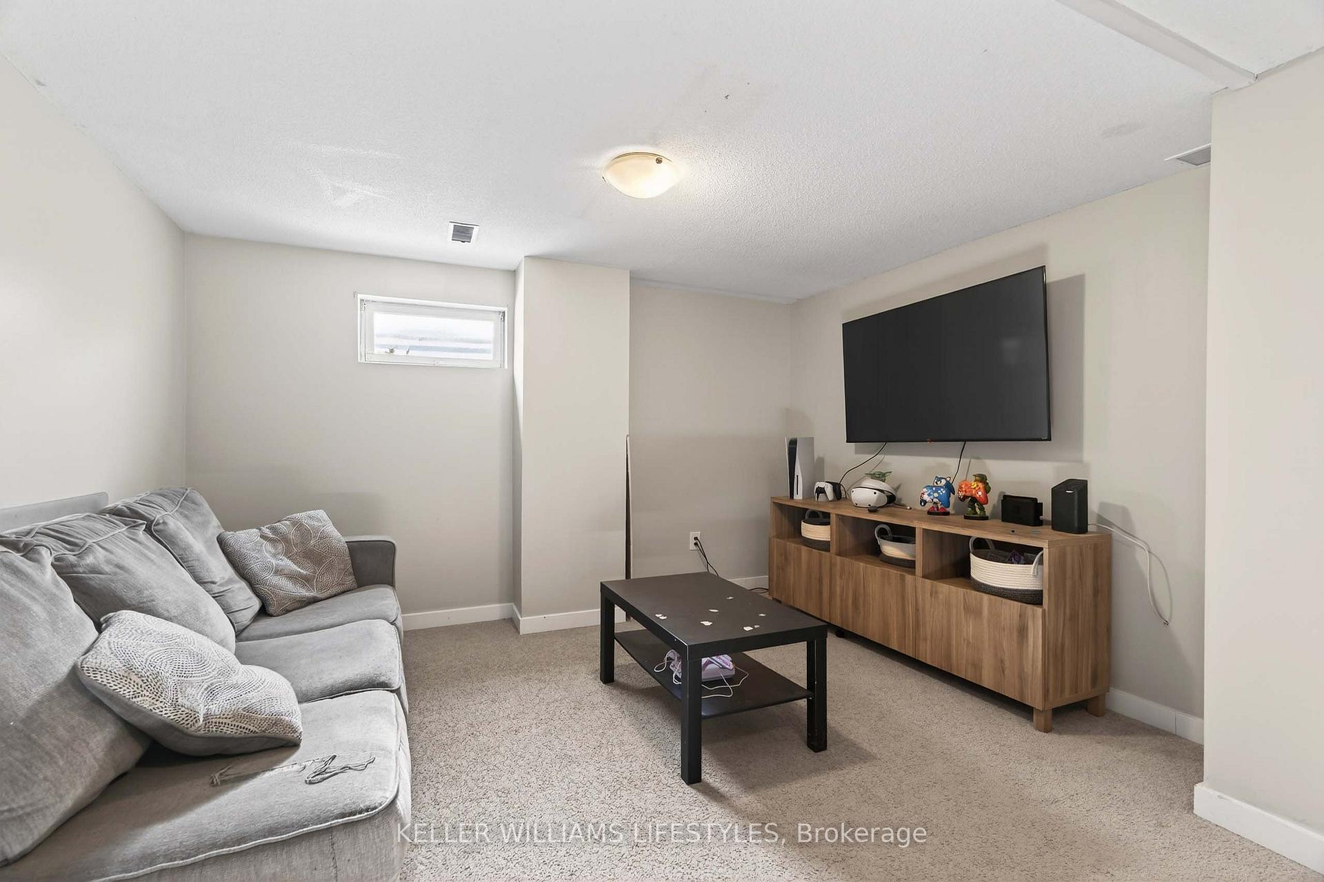 Photo 17 of 26 Caprice Crescent, London, East I — HOMEH
