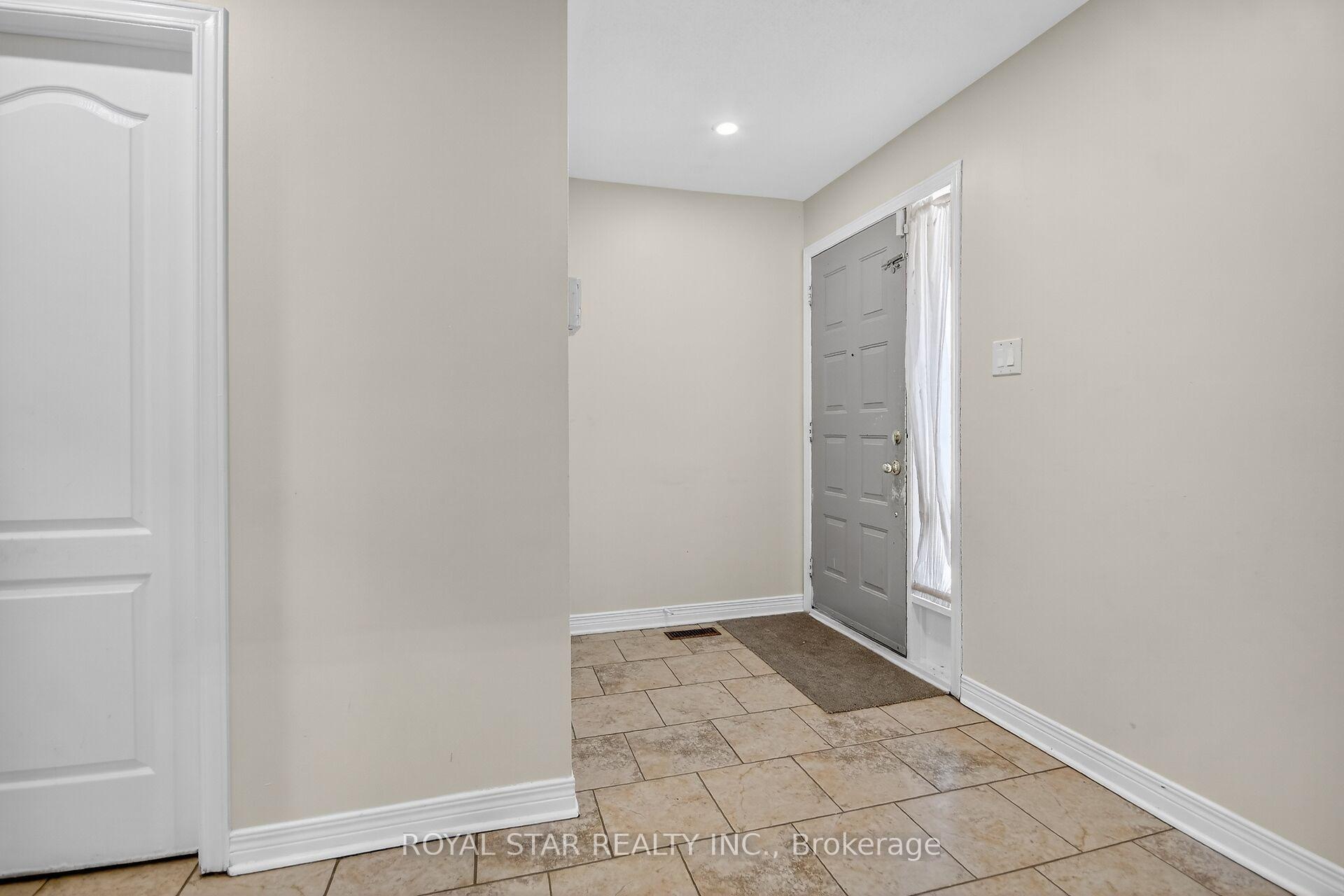 Photo 4 of 5 Southland Crescent, Ottawa, Hunt Club Park — HOMEH