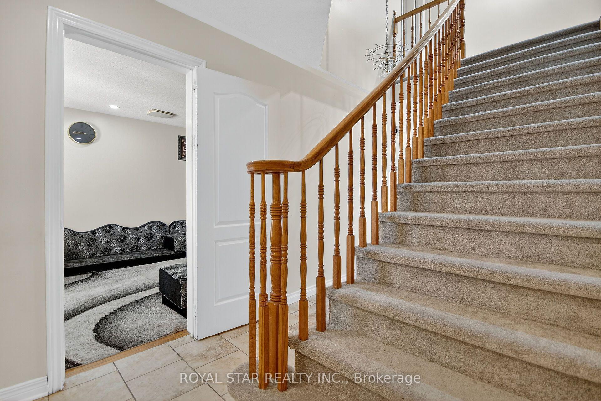 Photo 5 of 5 Southland Crescent, Ottawa, Hunt Club Park — HOMEH