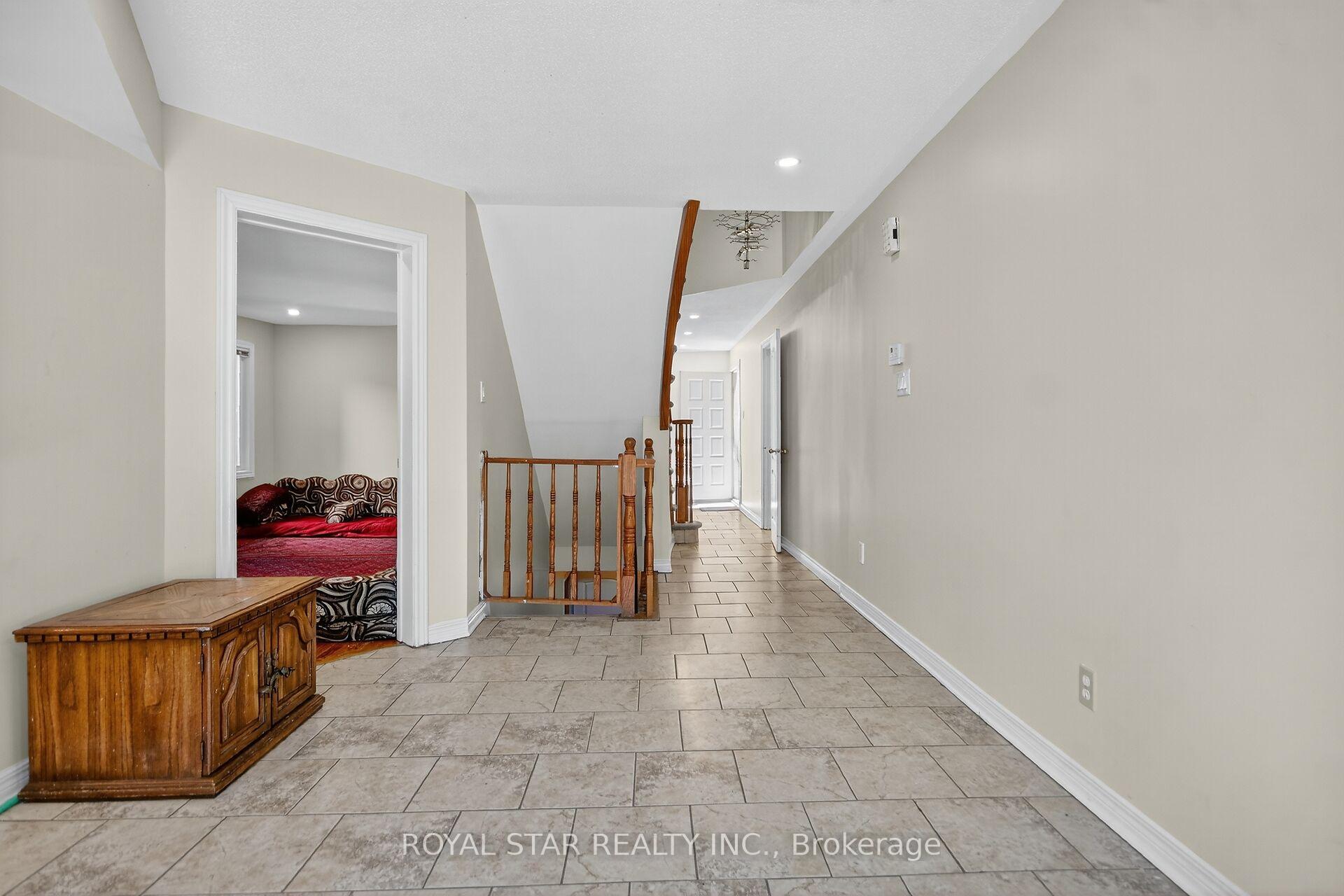 Photo 13 of 5 Southland Crescent, Ottawa, Hunt Club Park — HOMEH