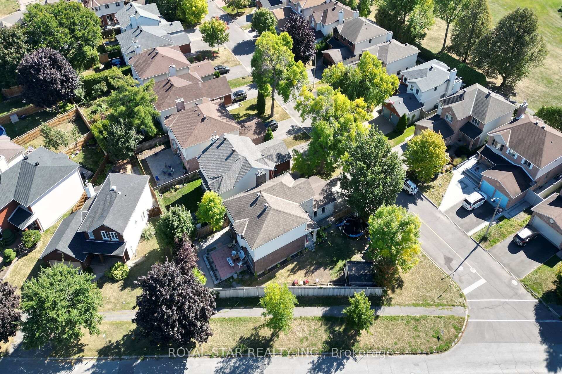 Photo 46 of 5 Southland Crescent, Ottawa, Hunt Club Park — HOMEH