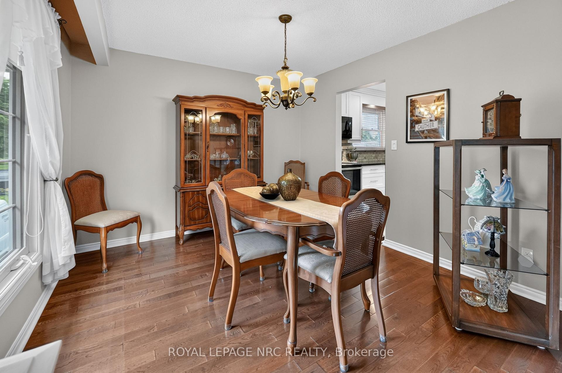 Photo 7 of 22 Jeanette Drive, St. Catharines, Vine/Linwell — HOMEH