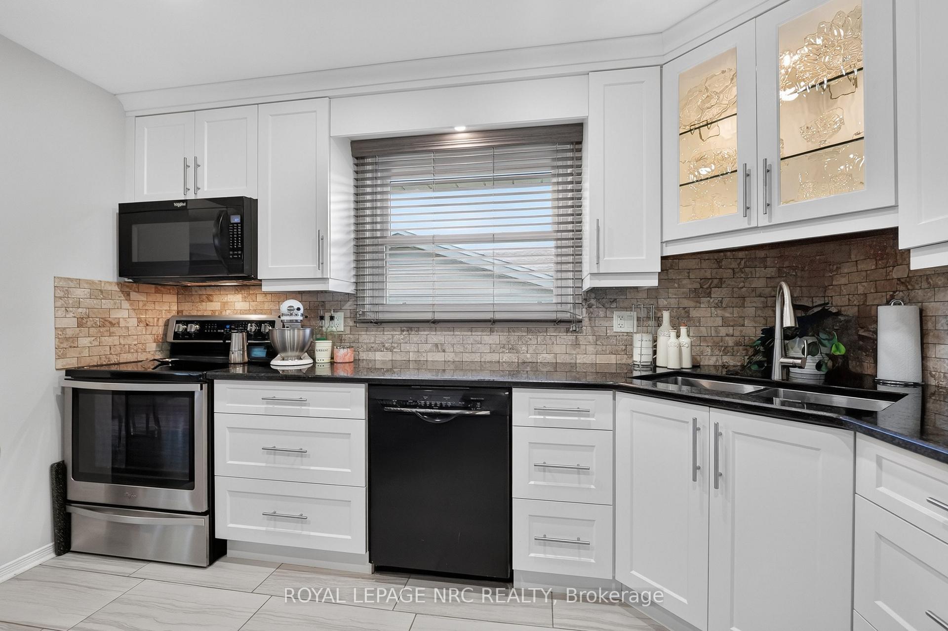 Photo 10 of 22 Jeanette Drive, St. Catharines, Vine/Linwell — HOMEH