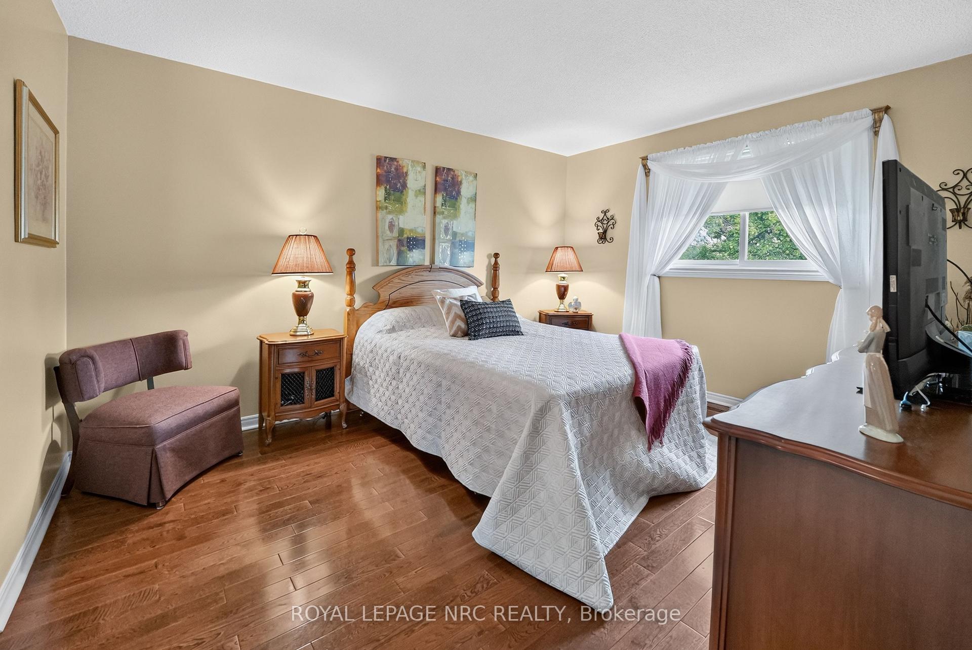 Photo 12 of 22 Jeanette Drive, St. Catharines, Vine/Linwell — HOMEH