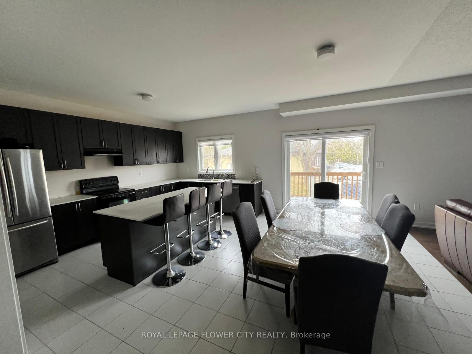 Photo 8 of 31 Tulip Crescent, Norfolk, Simcoe — HOMEH