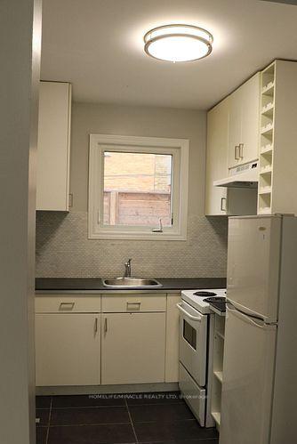 Photo 3 of Unit 4, 78 Fifth Street, Etobicoke, Etobicoke West Mall — HOMEH