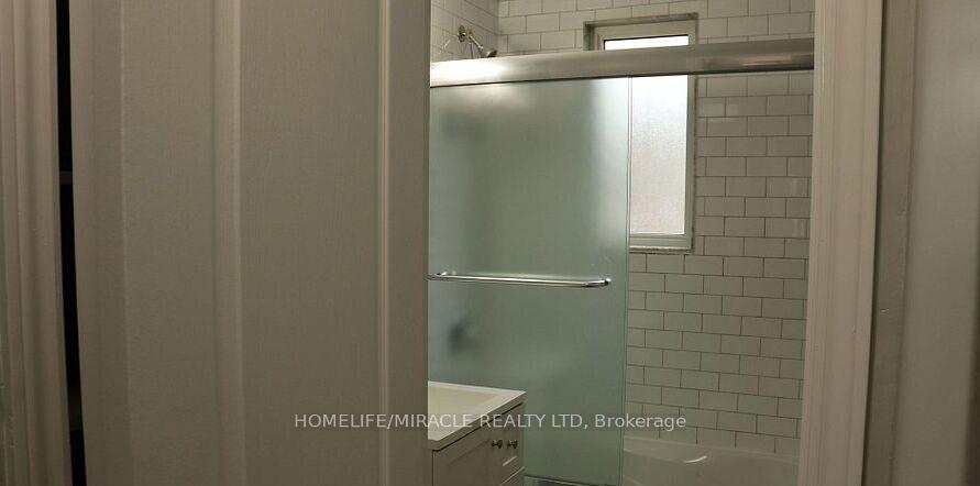 Photo 6 of Unit 4, 78 Fifth Street, Etobicoke, Etobicoke West Mall — HOMEH