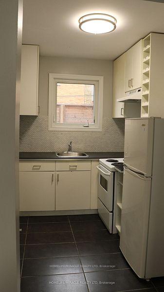 Photo 3 of Unit Unit 2, 78 Fifth Street, Etobicoke, New Toronto — HOMEH