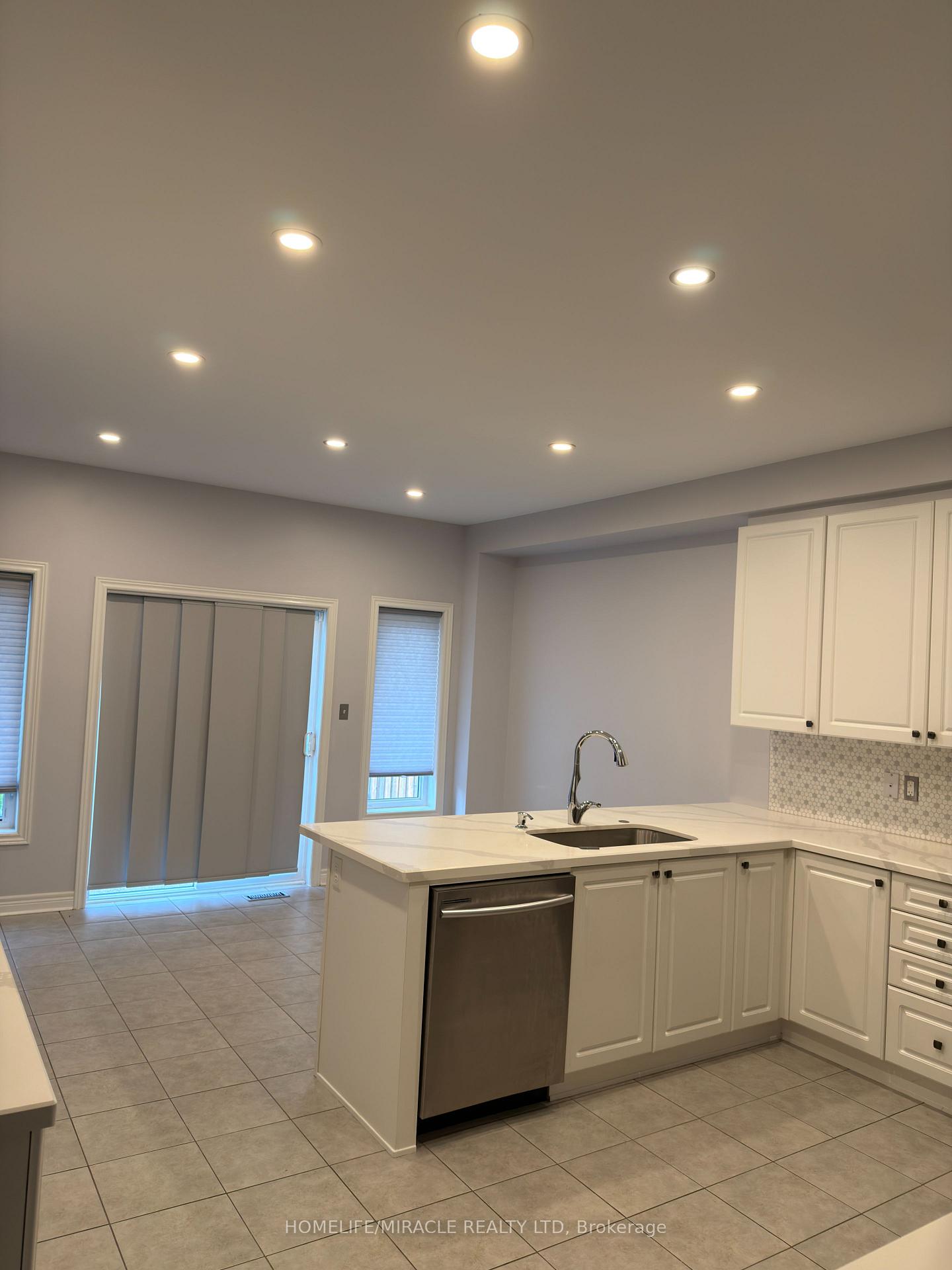 Photo 2 of 83 Cookview Drive, Brampton, Sandringham-Wellington — HOMEH
