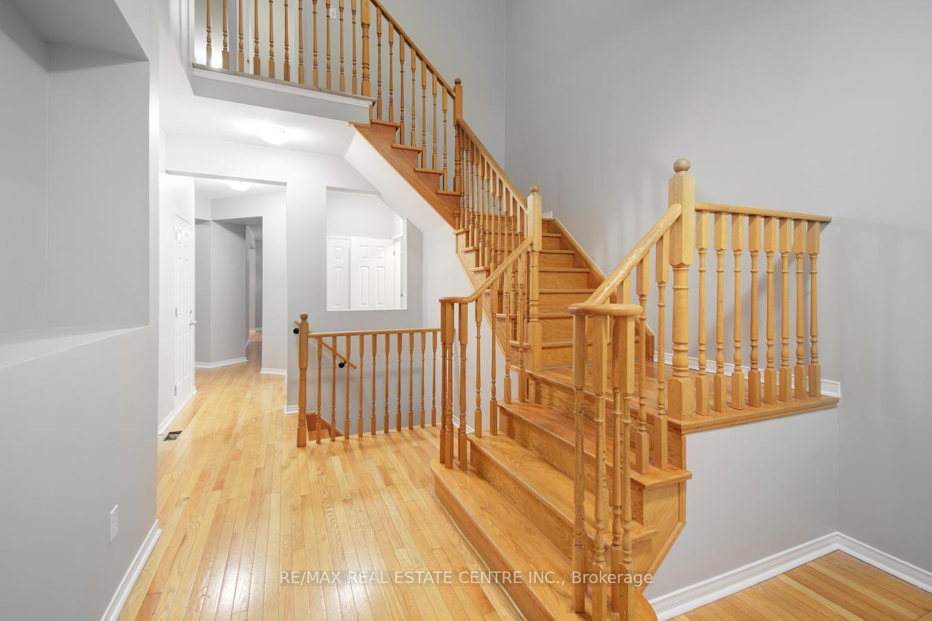 Photo 7 of 112 Commodore Drive, Brampton, Credit Valley — HOMEH