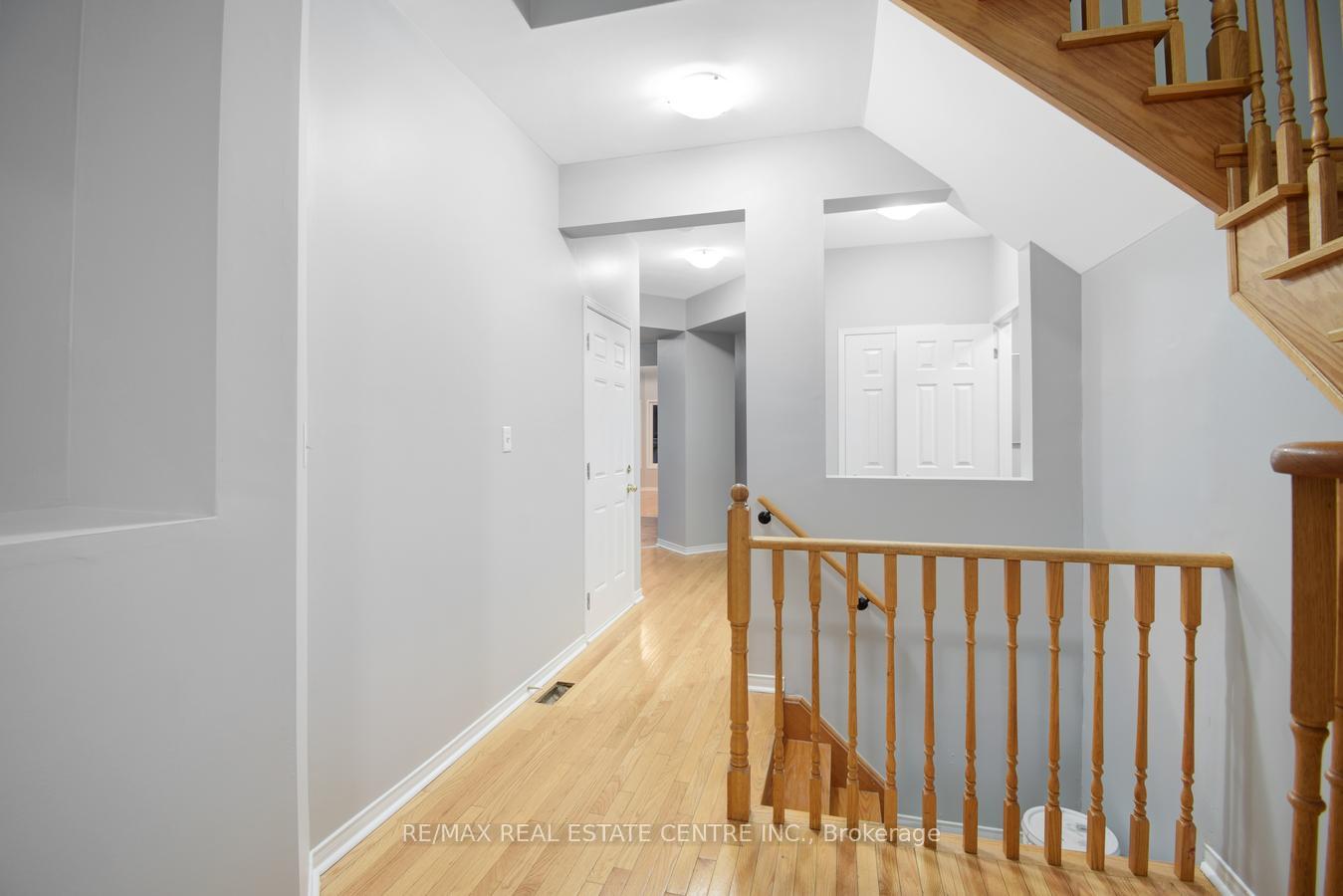 Photo 8 of 112 Commodore Drive, Brampton, Credit Valley — HOMEH