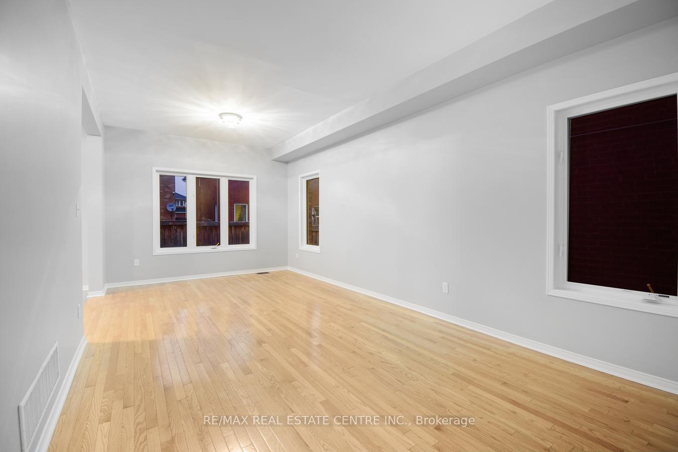 Photo 10 of 112 Commodore Drive, Brampton, Credit Valley — HOMEH