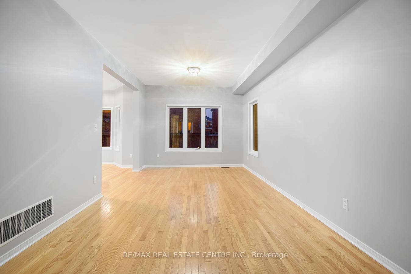Photo 11 of 112 Commodore Drive, Brampton, Credit Valley — HOMEH