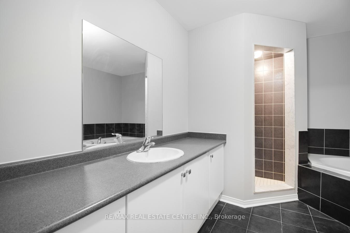 Photo 39 of 112 Commodore Drive, Brampton, Credit Valley — HOMEH