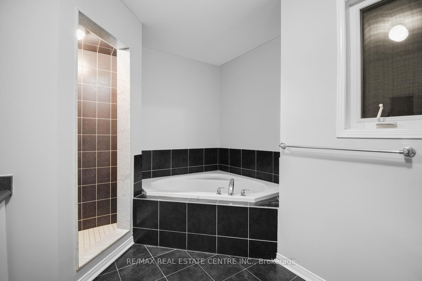 Photo 40 of 112 Commodore Drive, Brampton, Credit Valley — HOMEH
