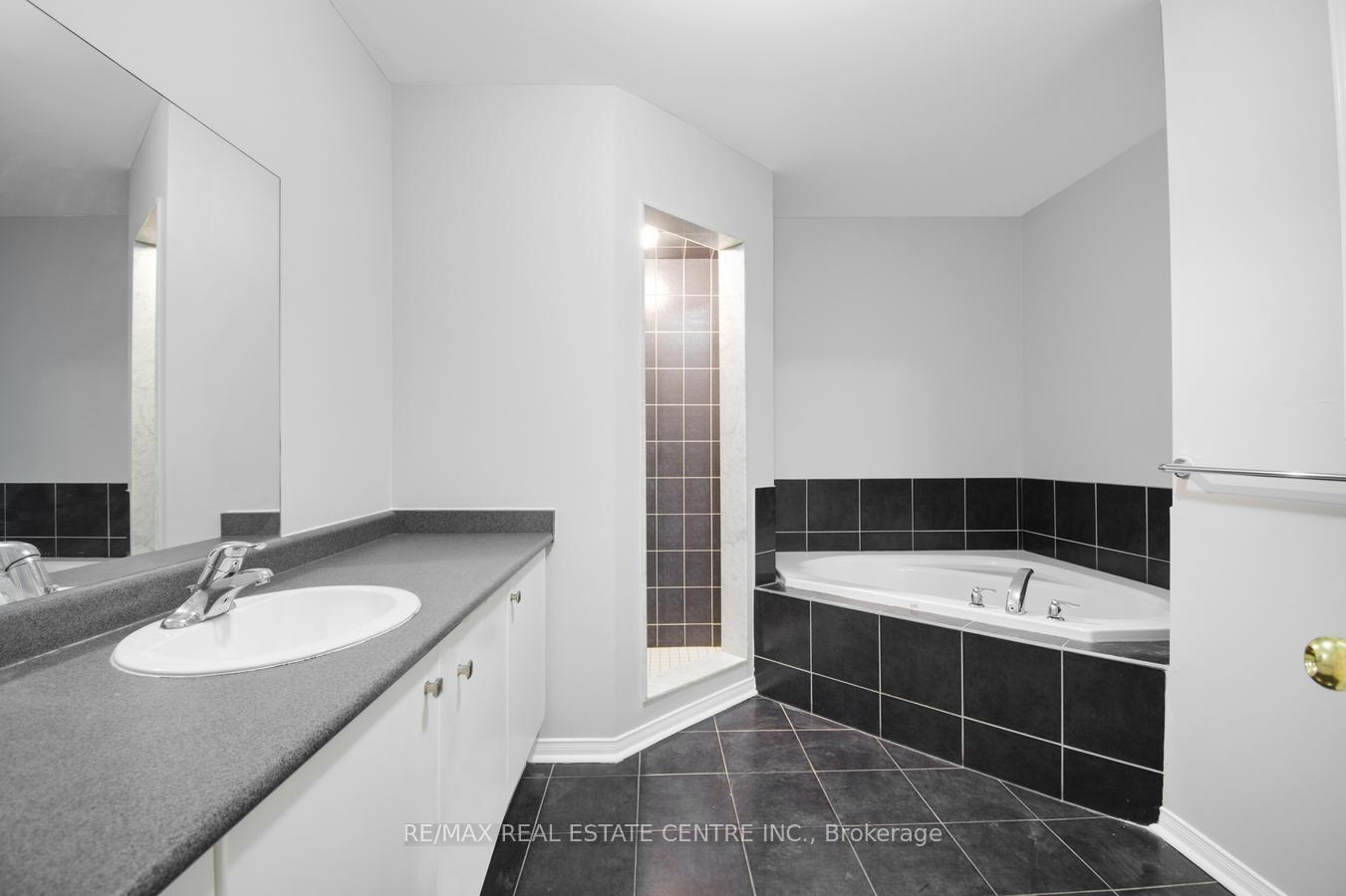 Photo 41 of 112 Commodore Drive, Brampton, Credit Valley — HOMEH