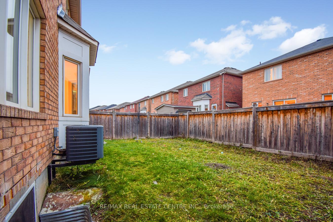 Photo 43 of 112 Commodore Drive, Brampton, Credit Valley — HOMEH