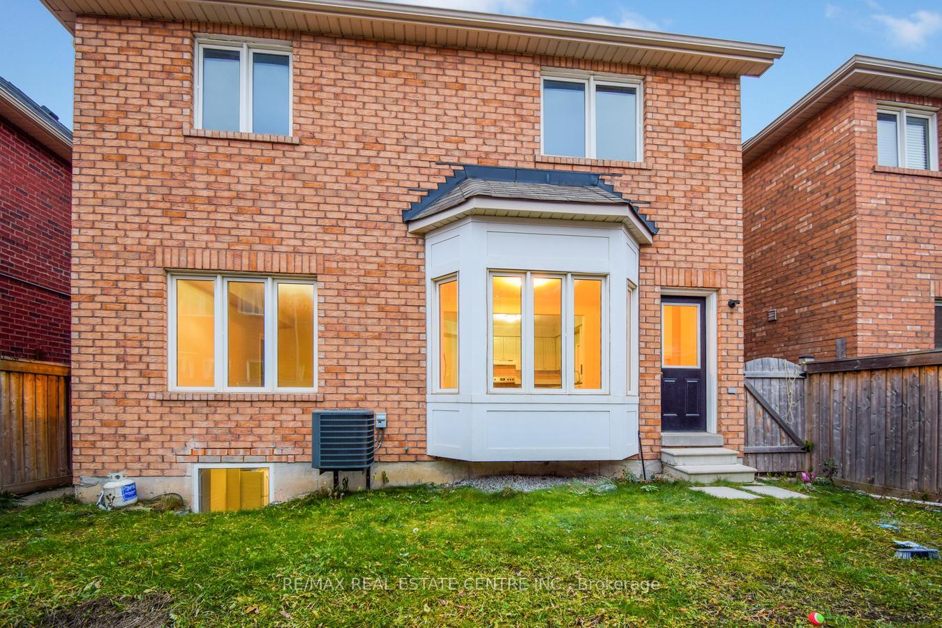 Photo 44 of 112 Commodore Drive, Brampton, Credit Valley — HOMEH