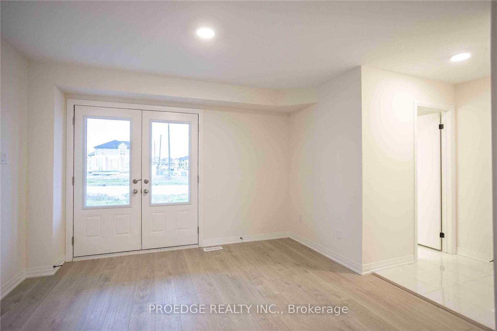 Photo 2 of 82 Ambereen Place, Clarington, Bowmanville — HOMEH