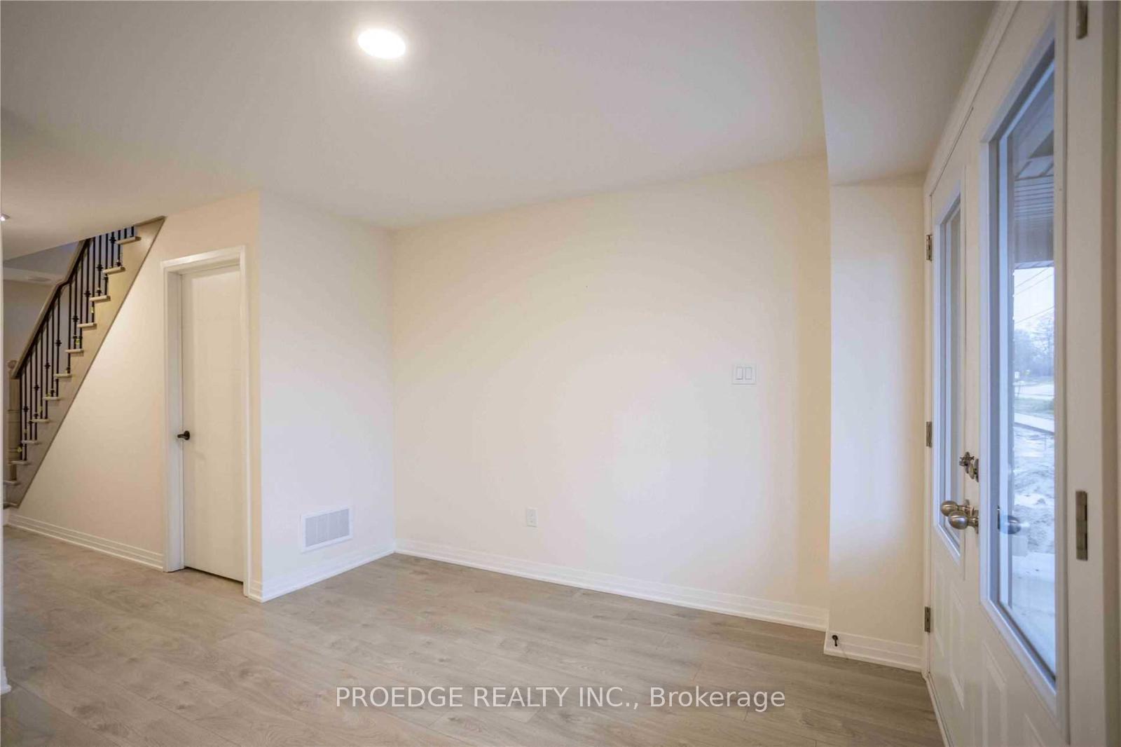 Photo 4 of 82 Ambereen Place, Clarington, Bowmanville — HOMEH